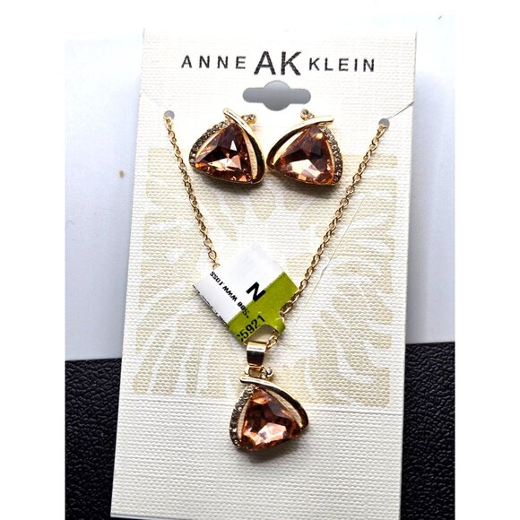 Beautiful Anne Klein Vintage New Necklace and Earrings Set in Rose Rhinestones - Picture 6 of 8